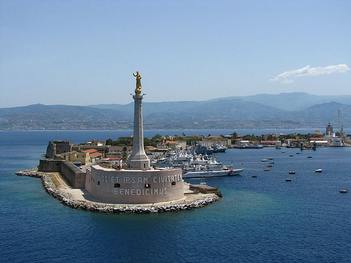 Vos et ipsam civitatem benedicimus: la Madonnina del porto di Messina