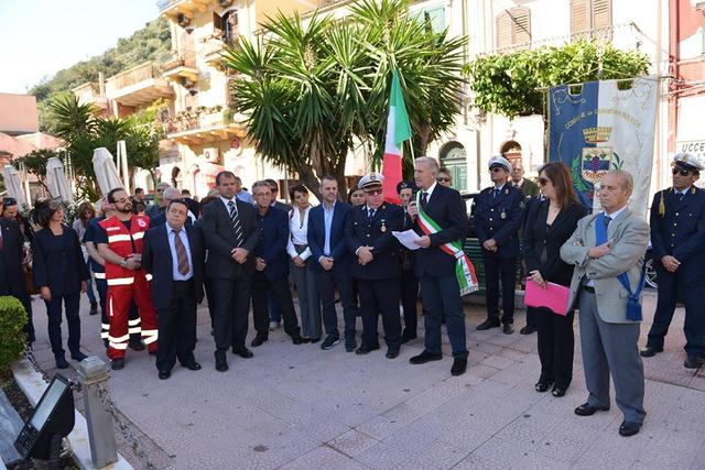 Anche Giardini Naxos ha onorato i caduti in guerra e celebrato le Forze ...