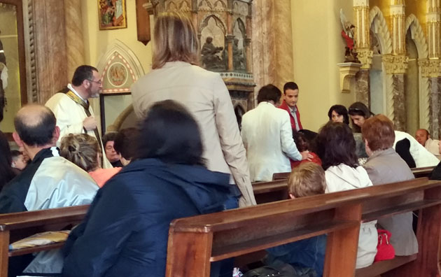 Furci. Arresto cardiaco durante la Messa, rianimata e salvata da due ...