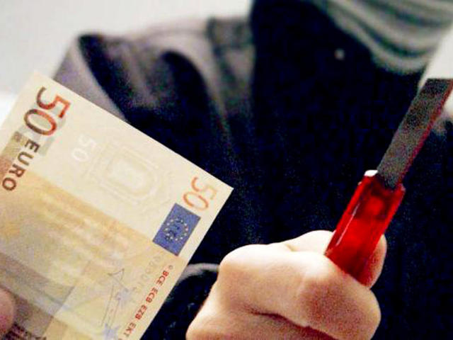 Aggredisce E Rapina Coppia In Centro A Messina 19enne Arrestato Dalla 