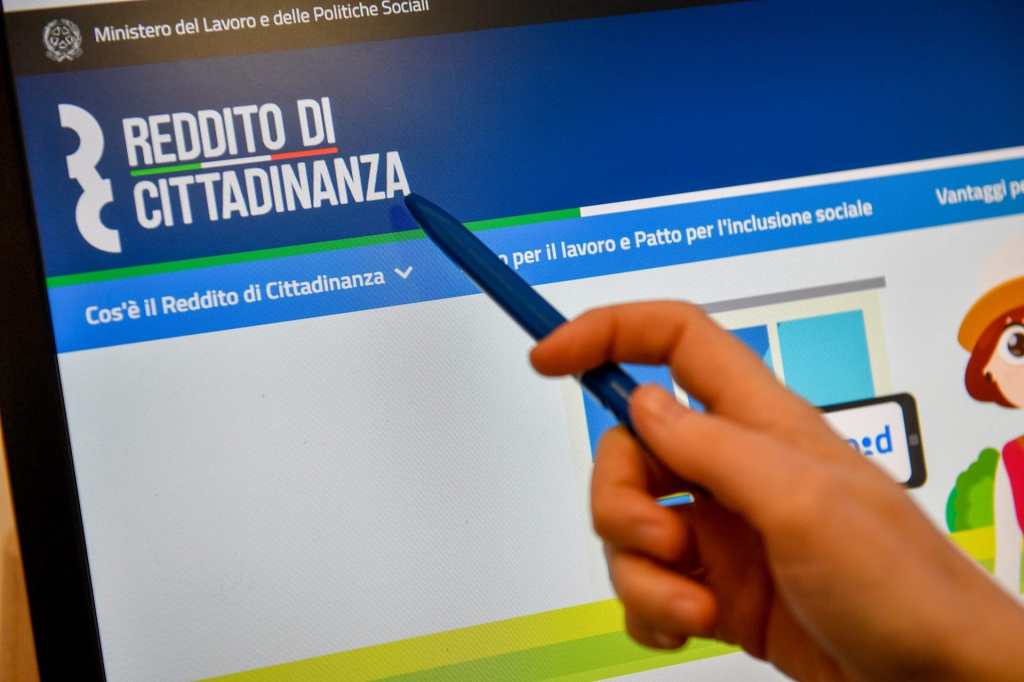 Non chiamiamoli furbetti: perché è giusto dare il reddito di cittadinanza a chi non è incensurato