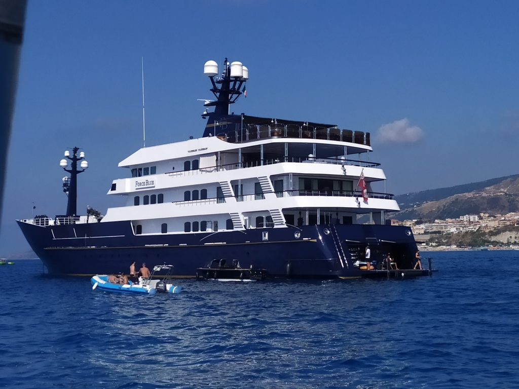 briatore yacht force blue