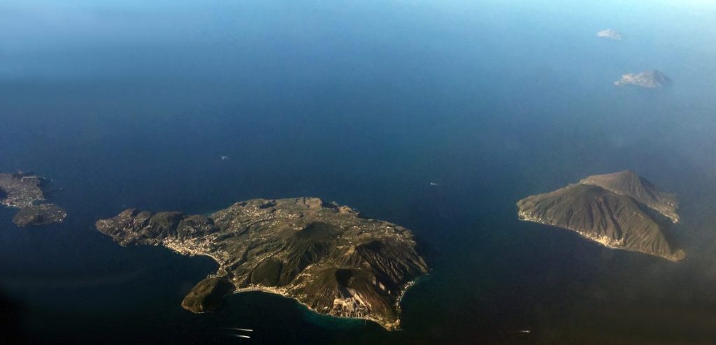 Isole_Eolie_dall'alto