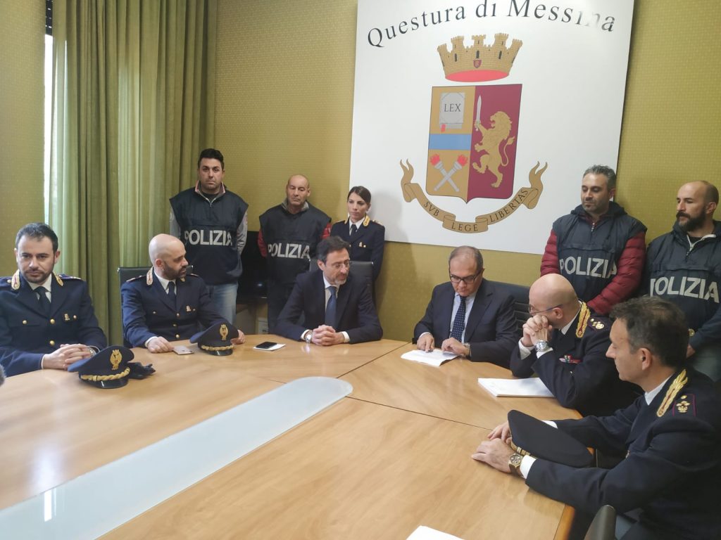 il procuratore capo De Lucia col Questore Calvino e i dirigenti della Squadra Mobile