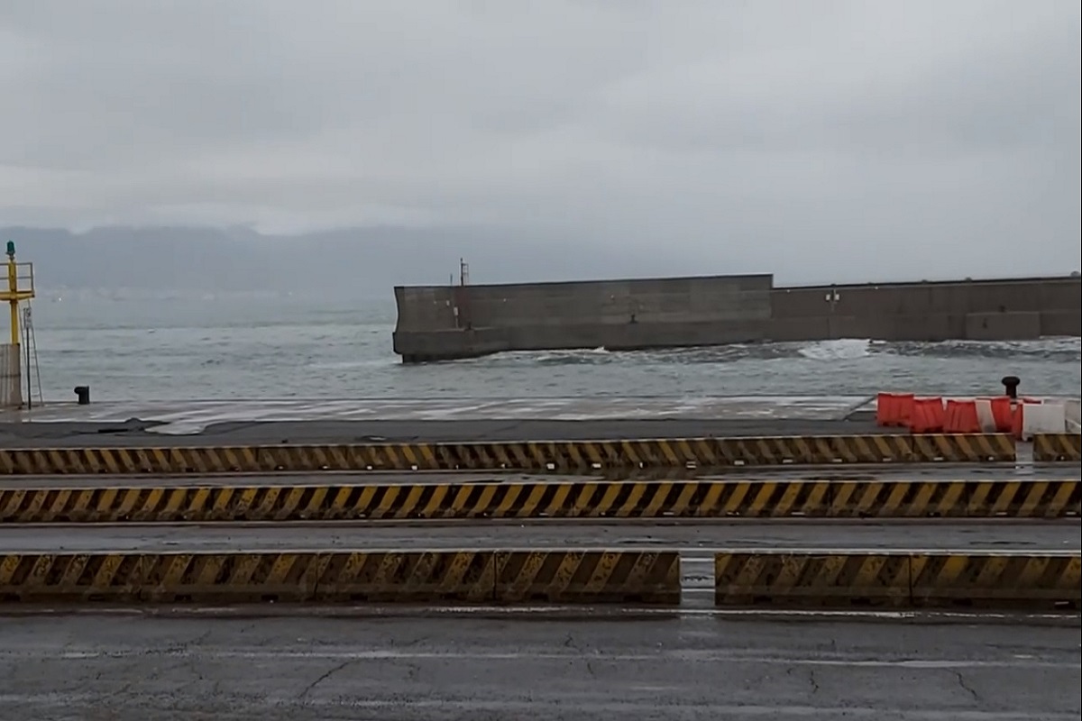Mareggiata A Messina Porto Di Tremestieri Chiuso Anche Oggi Servono 