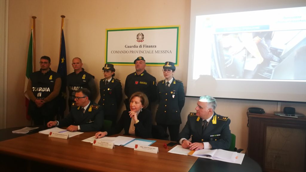 pm rosa raffa guardia di finanza messina anti droga festa in maschera