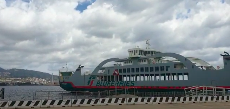 "Disagi e lunghe code sullo Stretto, basta emergenza estiva: servono più navi" Uil Trasporti