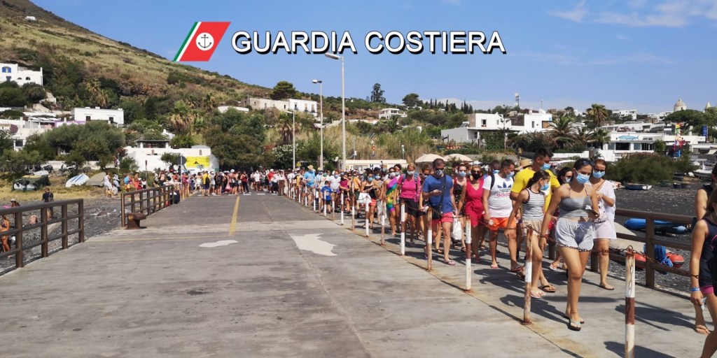 guardia costiera assembramenti stromboli