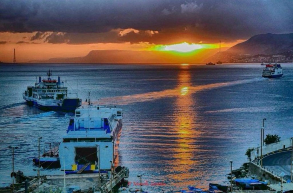 Messina Tramonto e traghetti