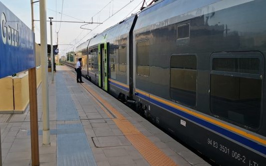 Trenitalia toglie cinque coppie di treni dalla Metroferrovia