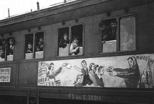 Quel treno dei bambini che dal Sud al Nord ha unito l'Italia: "Piove