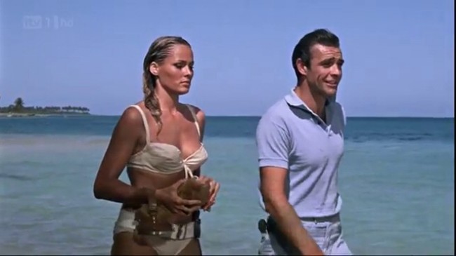 Sean Connery e Ursula Andress in "Licenza di Uccidere"
