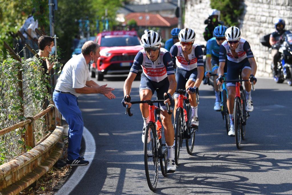 Vincenzo Nibali in azione prepara la stagione 2021 con la Trek
