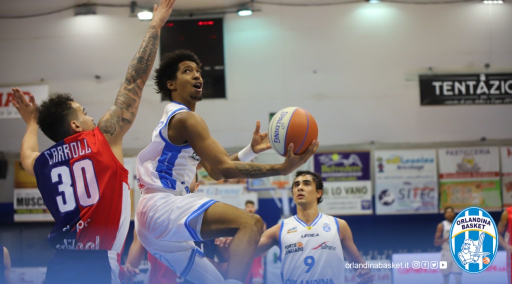 Una fase della sfida tra Orlandina basket e Biella in Serie A2