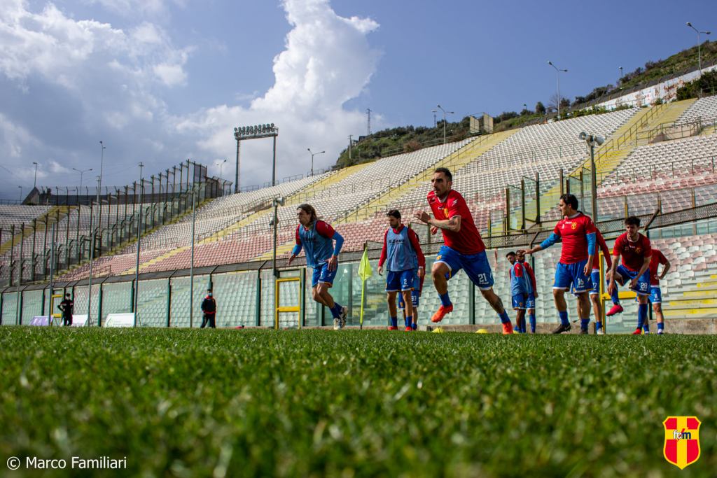 I calciatori dell'Fc Messina in allenamento