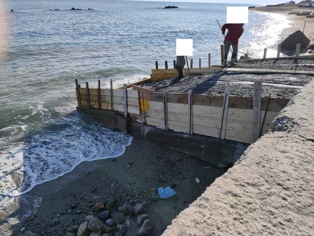 rampa cemento acqualadroni spiaggia sequestro 2021