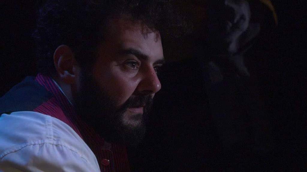 Luca impegnato durante le prove di uno spettacolo di teatro