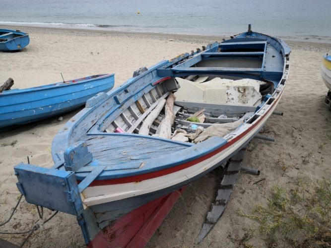 Messina. Saranno rimosse i relitti di barche abbandonate nelle spiagge