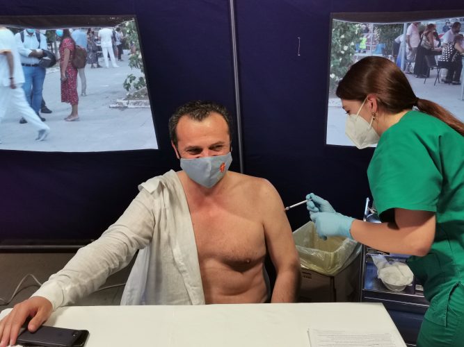 Vaccino Day Cateno De Luca