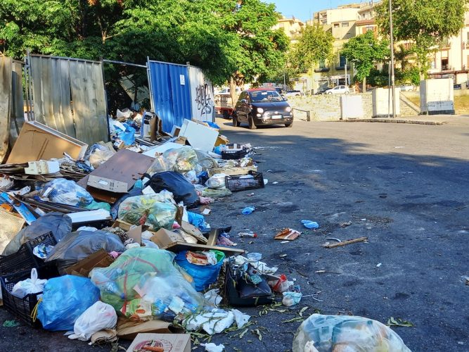 Reggio Calabria. Piazza del popolo, cosa succede