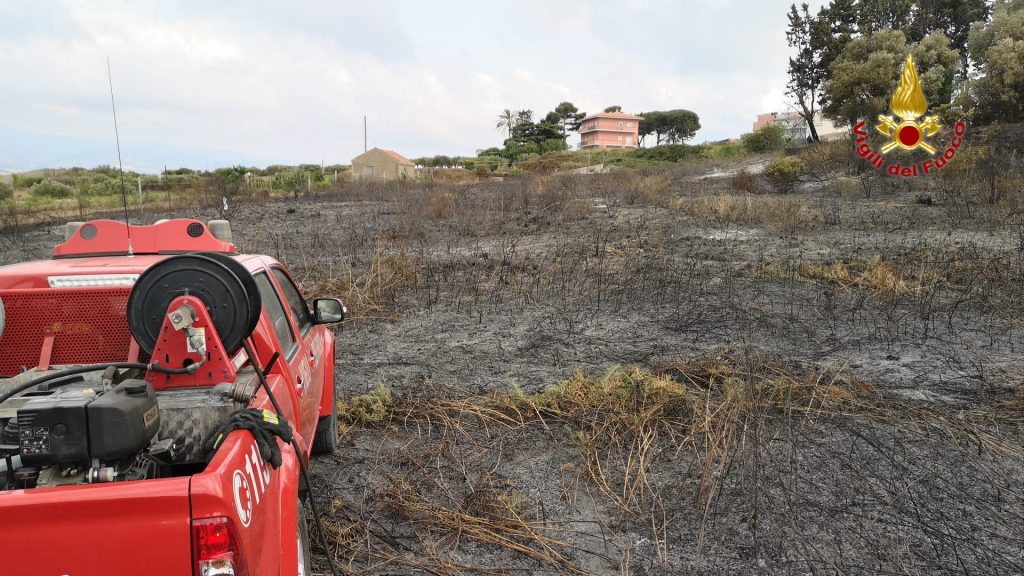 VdF incendio Messina Faro Superiore 09072021
