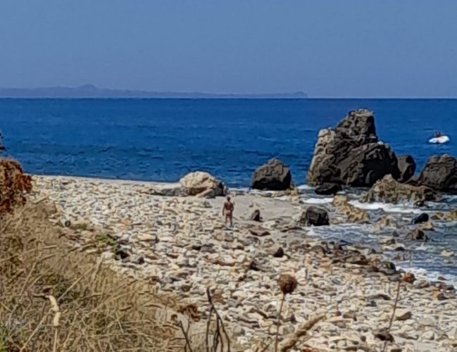 Messina Multa Da 3mila Euro Per Due Nudisti In Spiaggia A San Saba 