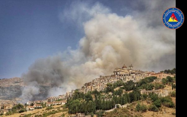 Un incendio nell'area grecofona del Reggino - 11 agosto 2021