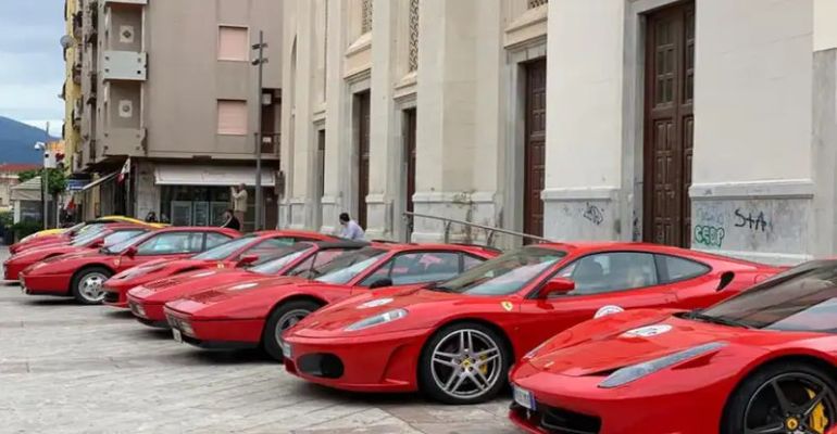 Strada chiusa al traffico martedì 7 settembre per esposizione Ferrari a Milazzo