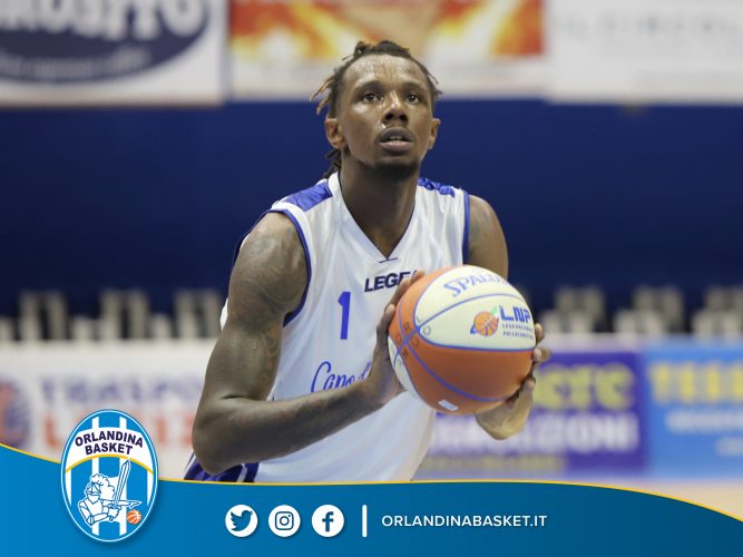 Mack è il migliore dell'Orlandina Basket con 24 punti a referto, non basta ai paladini che si arrendono all'overtime contro Chiusi in SuperCoppa