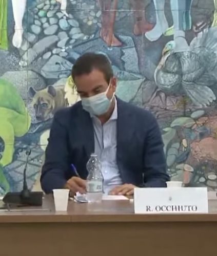 Roberto Occhiuto firma il "manifesto" dei giovani a Palazzo Campanella 