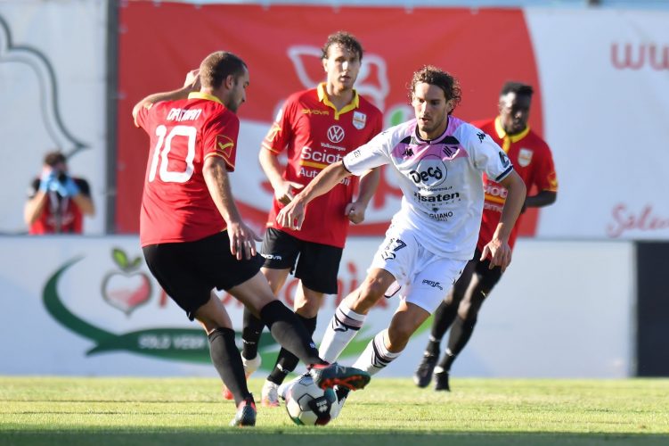 una fase di gioco tra messina e palermo nel corso della 2ª giornata di serie C nel girone C