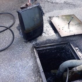 Messina. Pulizia dei pozzetti della fognatura