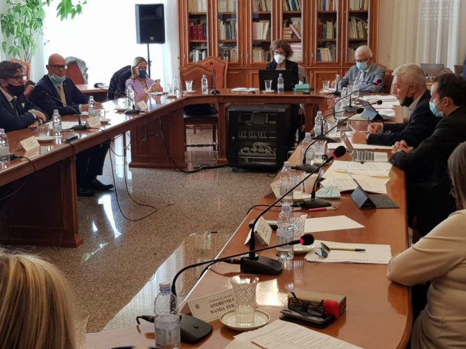 Una recente riunione della Commissione parlamentare Antimafia in Calabria