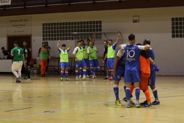 Esultanza per gli uomini della Pgs Luce Messina vittoriosi in casa dell'Acireale
