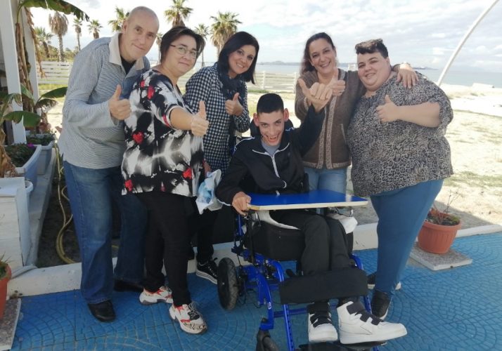 "Teatral... mente insieme". Gli alunni della Vittorini in scena per Morgan