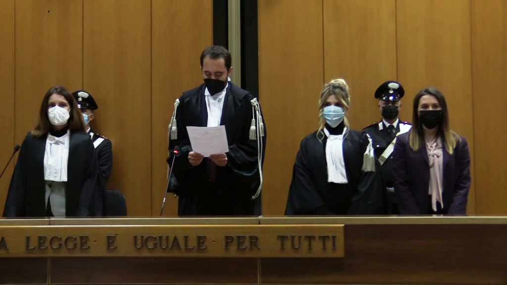 Sentenza "Miramare", il collegio giudicante presieduto da Fabio Lauria dà lettura della sentenza di condanna (19.11.2021)
