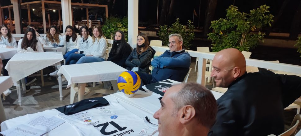 presentazione del nuovo sponsor cassiopea per la società saracena volley militante in serie b2 femminile