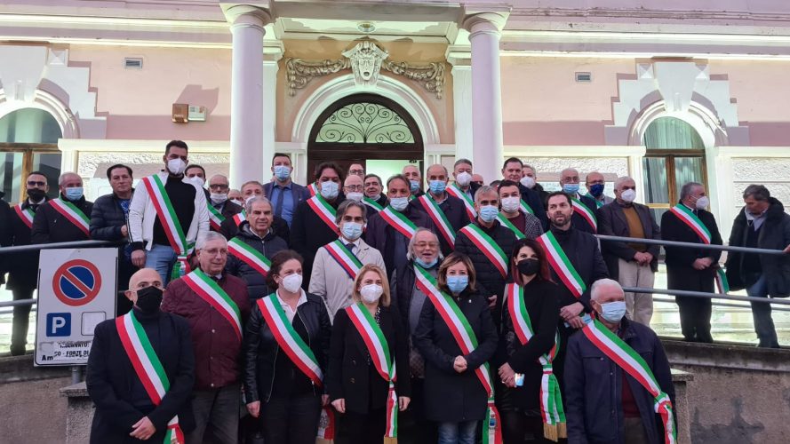 sindaci in piazza solidali con Siderno e Mariateresa Fragomeni