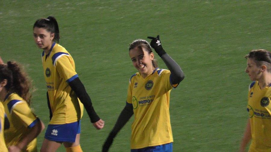 L'esultanza della calciatrici del Camaro dopo la rete