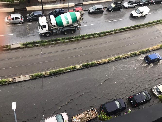 Messina Qualche Pioggia E solito Viale Della Libert Allagato La 