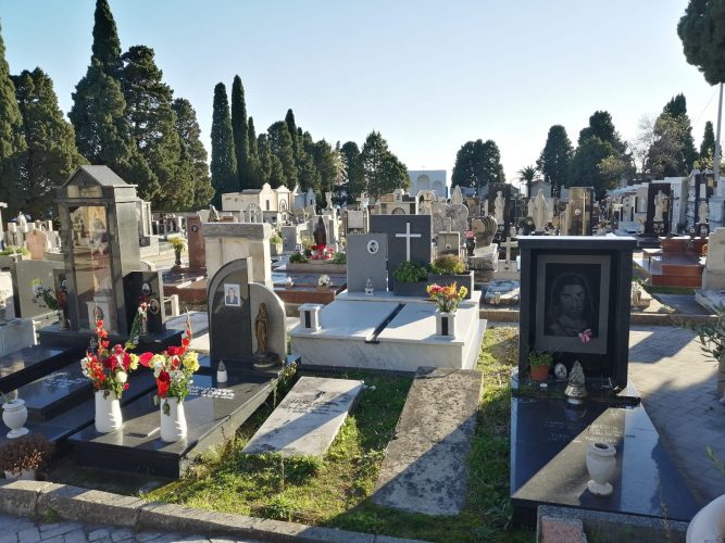 Il cimitero di Alì Terme