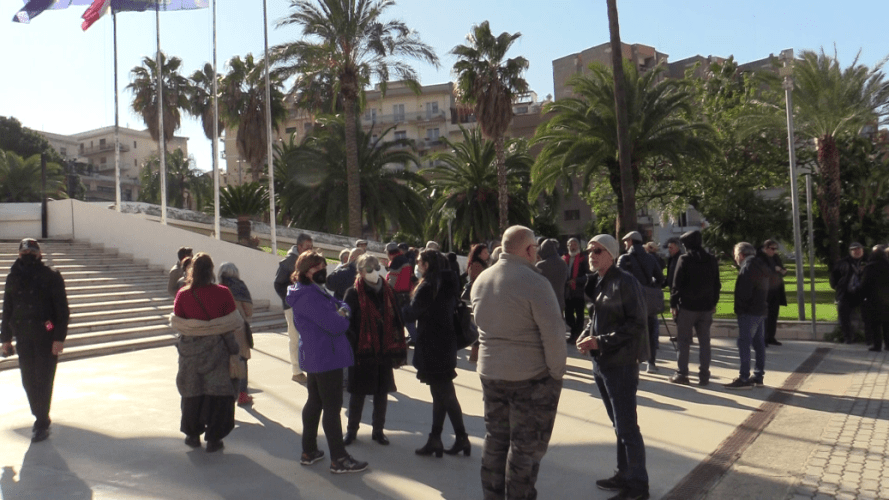 Protesta no-vax a Palazzo Campanella