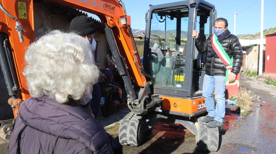 demolizione baracche Fondo Fucile