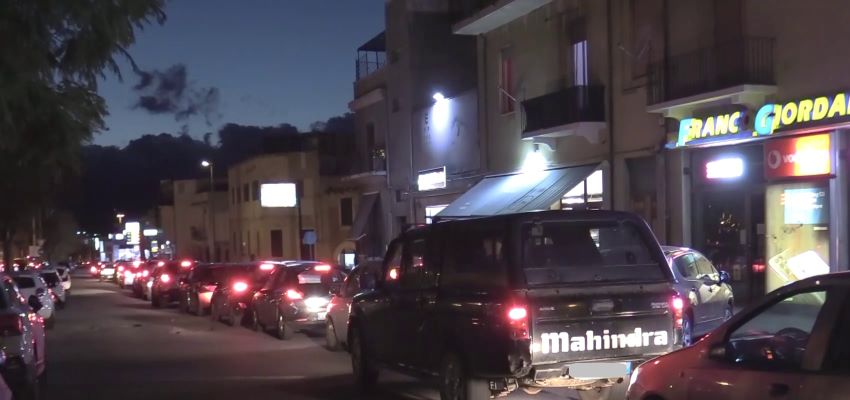 Psicosi da guerra e lunghe code ai distributori di carburante a Reggio Calabria (25.2.2022)