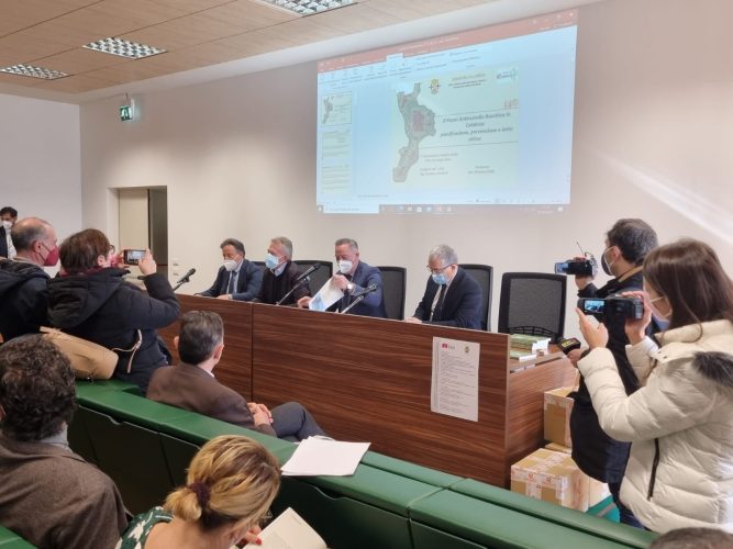 L'assessore regionale ad Agricoltura e Foreste Gianluca Gallo in un incontro pubblico