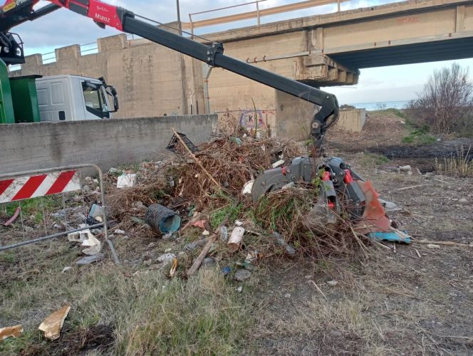 rimozione rifiuti torrente mela