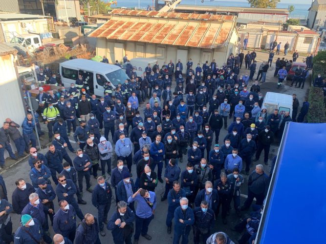 protesta raffineria ex sicem