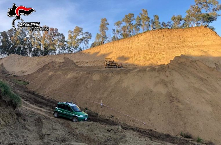 Collina spianata abusivamente a Locri