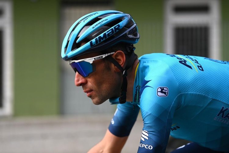 Nibali in maglia Astana impegnato alla Milano-Torino