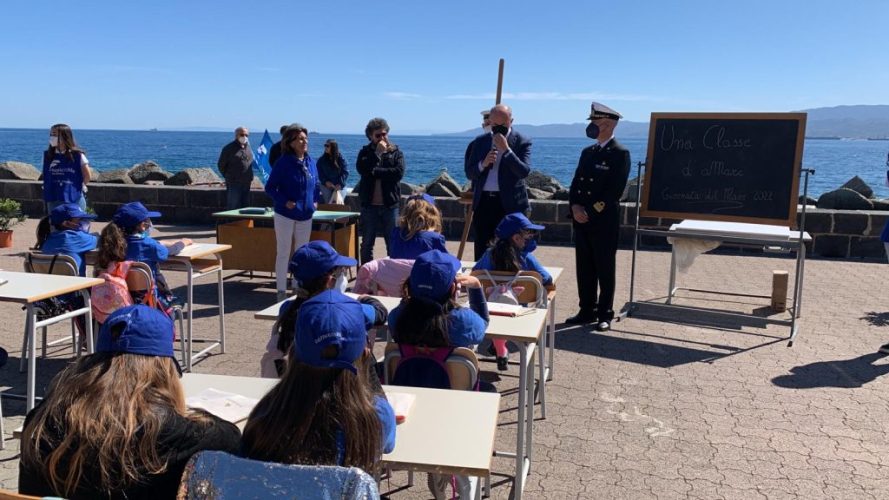 Milazzo studenti giornata mare